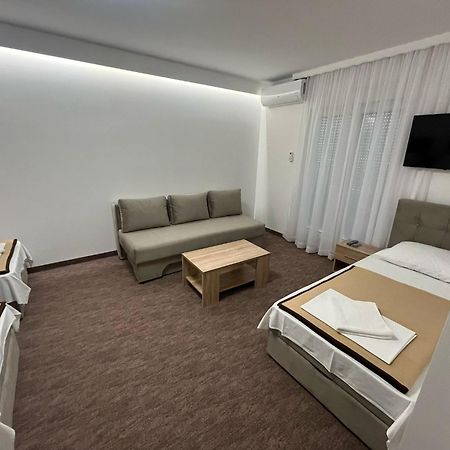 מוסטר Motel Aura מראה חיצוני תמונה