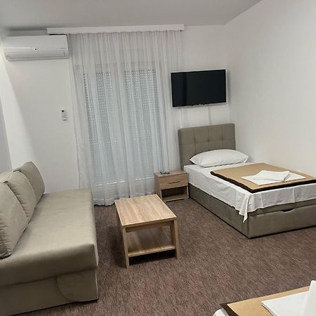 מוסטר Motel Aura מראה חיצוני תמונה