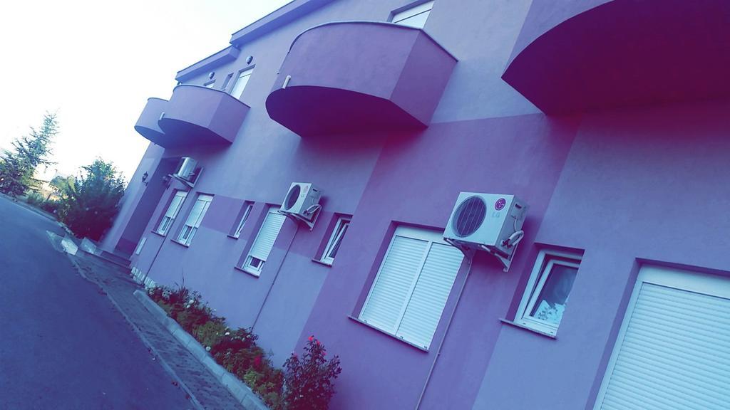 מוסטר Motel Aura מראה חיצוני תמונה