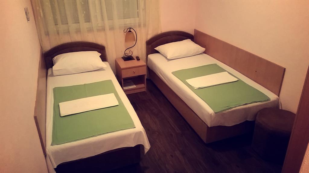 מוסטר Motel Aura חדר תמונה