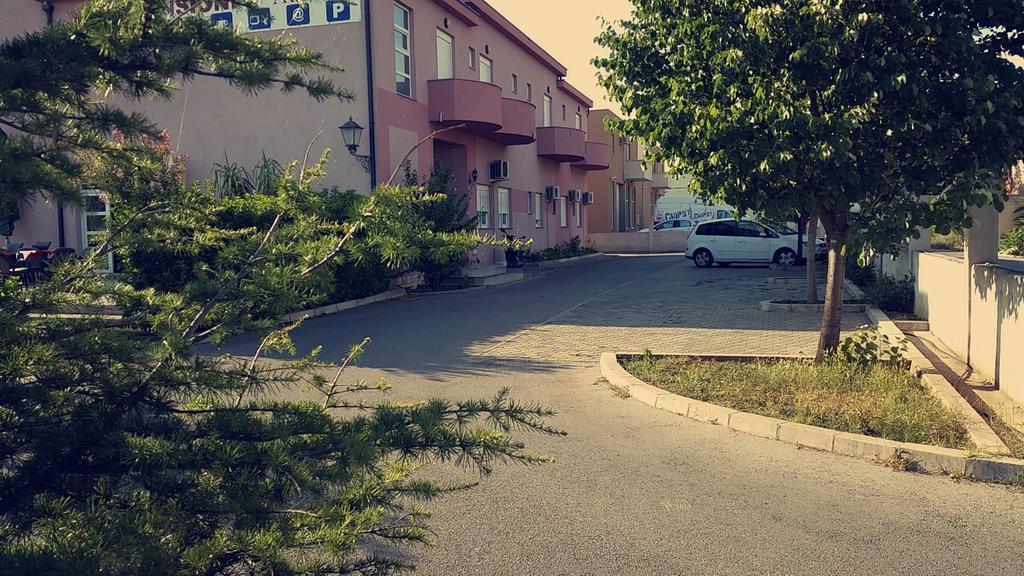 מוסטר Motel Aura מראה חיצוני תמונה
