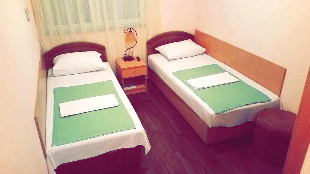 מוסטר Motel Aura חדר תמונה