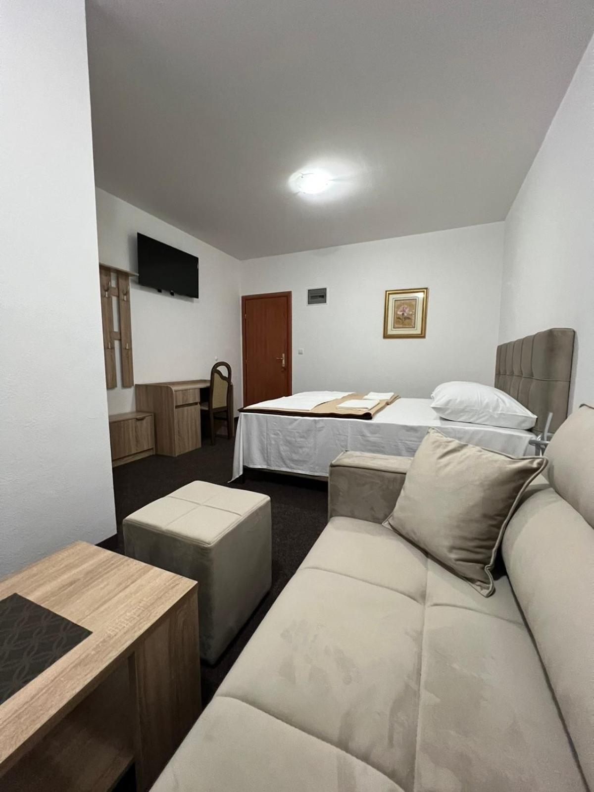 מוסטר Motel Aura מראה חיצוני תמונה