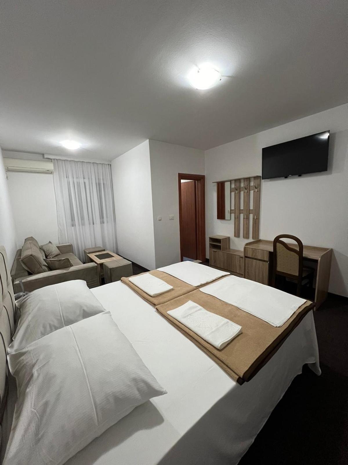 מוסטר Motel Aura מראה חיצוני תמונה