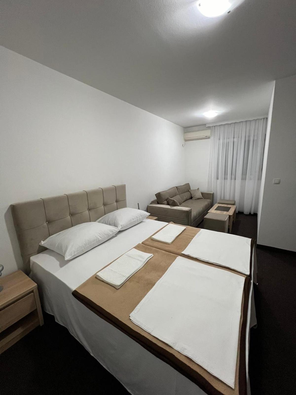 מוסטר Motel Aura מראה חיצוני תמונה