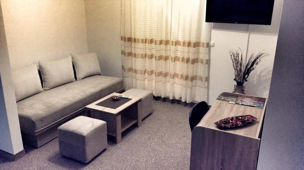 מוסטר Motel Aura מראה חיצוני תמונה