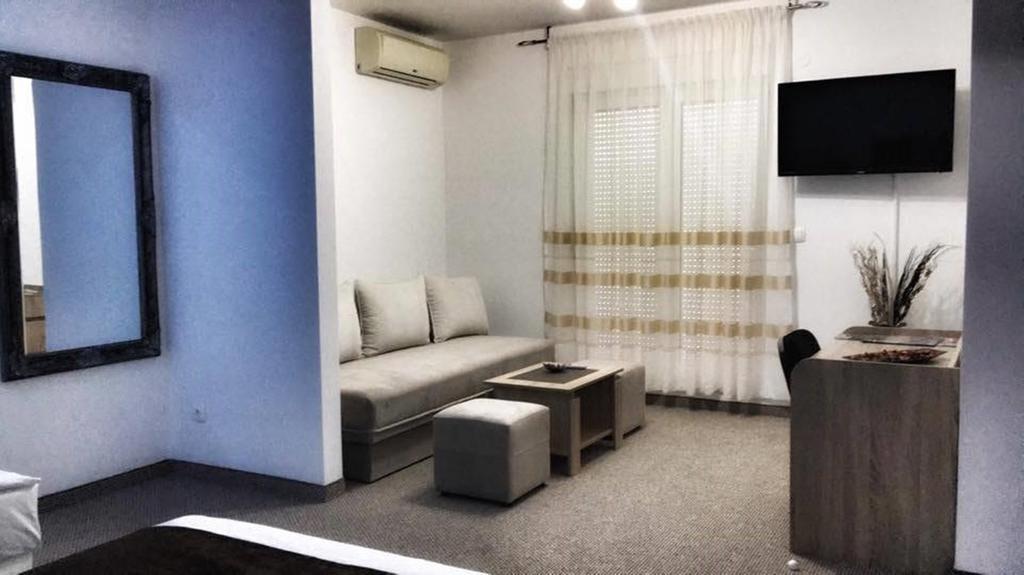 מוסטר Motel Aura מראה חיצוני תמונה