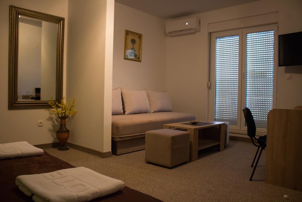 מוסטר Motel Aura חדר תמונה