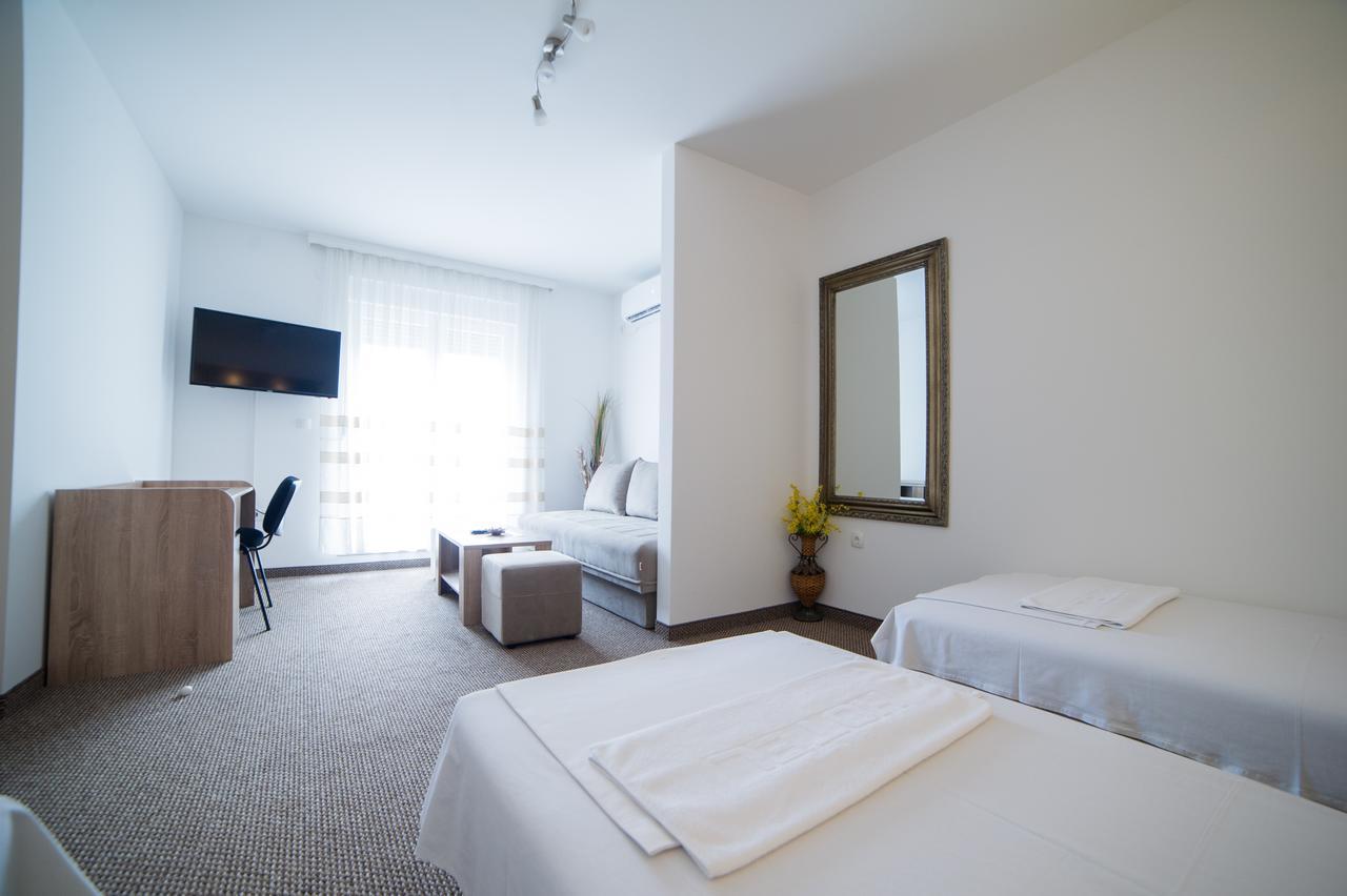 מוסטר Motel Aura מראה חיצוני תמונה