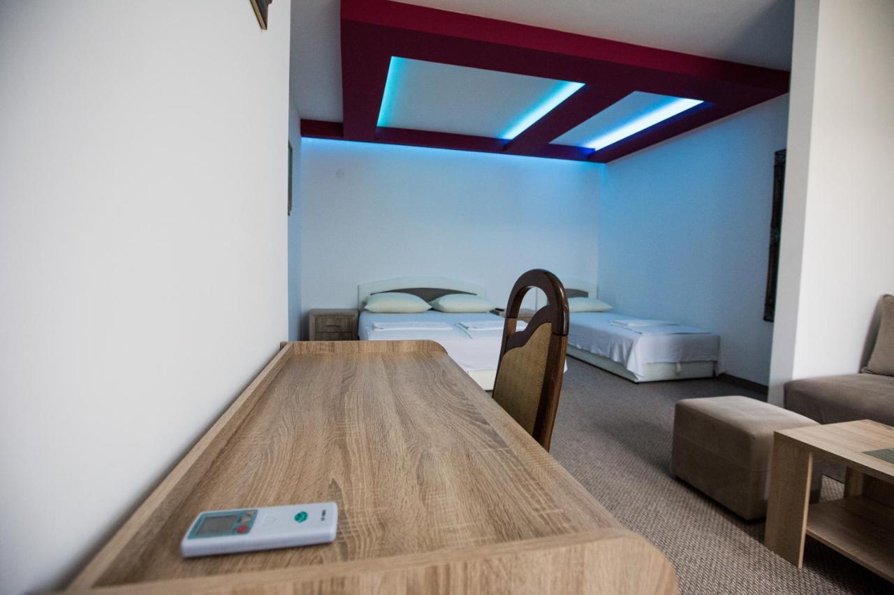 מוסטר Motel Aura מראה חיצוני תמונה
