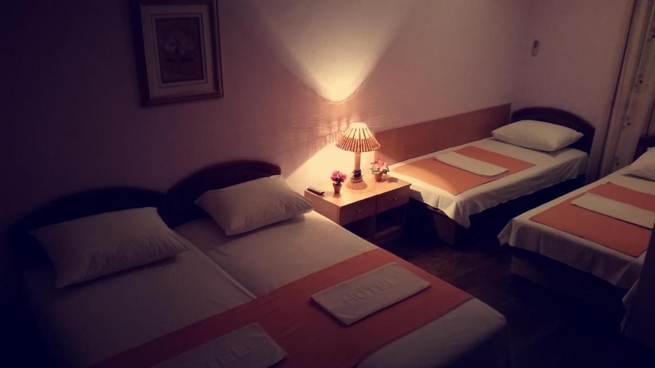 מוסטר Motel Aura מראה חיצוני תמונה